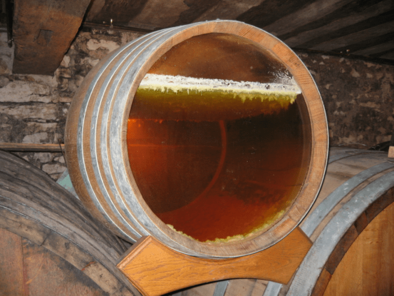 Oxydation du vin du Jura en barrique vin de voile Les Parelles Tradition