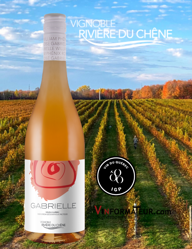 Bouteille de Gabrielle Rosé, Vignoble Rivière du Chêne, IGP Québec, Saint-Eustache, 2020 avec vignoble en arrière-plan